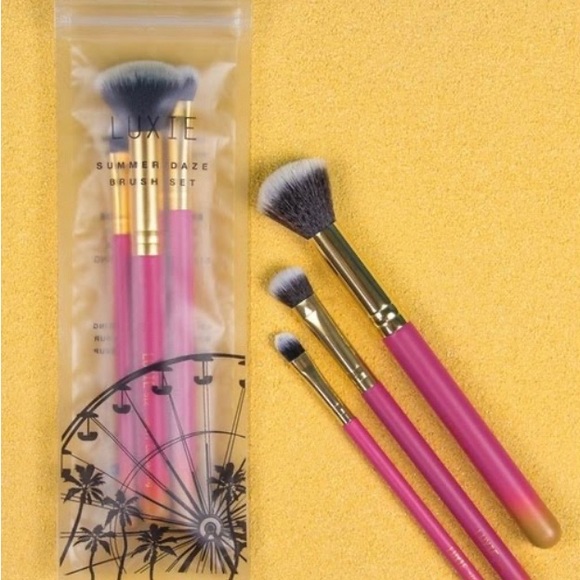 Luxie Complete Face Set w/ Free Luxie brushes - Picture 3 of 5